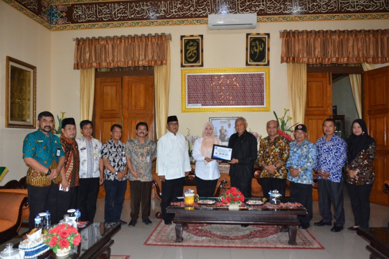 Sleman menyerahkan bantuan bencana tsunami di Pandeglang Banten