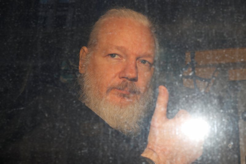Ekuador bekukan kewarganegaraan Julian Assange