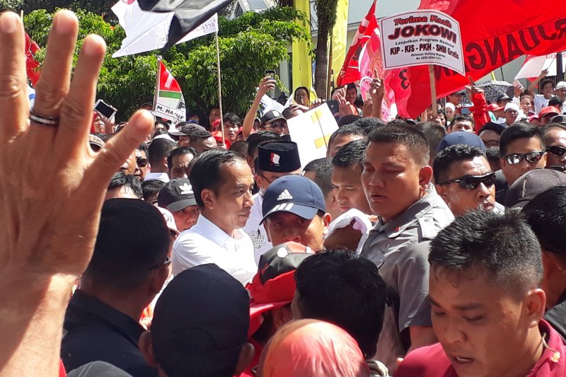 Jokowi disambut meriah warga Depok