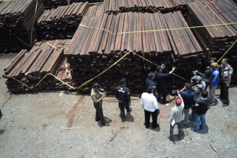 Kasus 81 kontainer kayu ilegal asal Papua Barat siap disidangkan