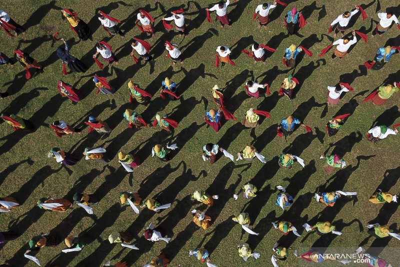 Tari Doro Mantika di Festival Tambora