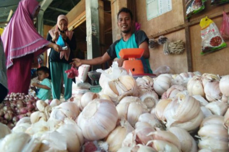 Harga bawang putih di Yogyakarta masih tinggi