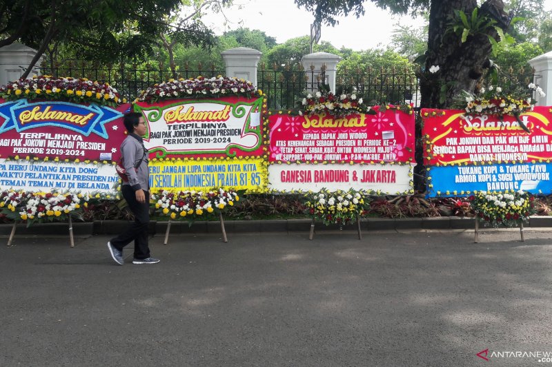Istana Kepresidenan Dibanjiri Karangan Bunga, Apa Saja Isinya?