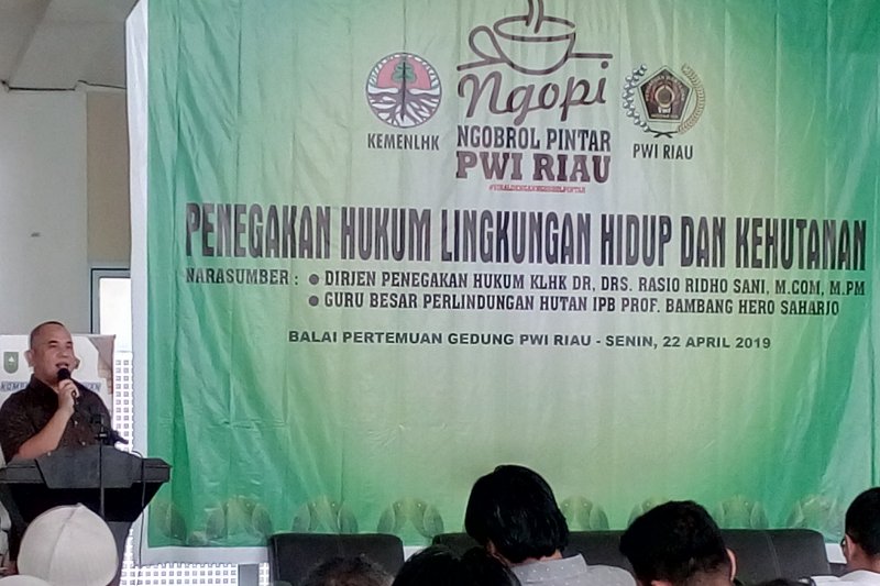 PWI bahas penegakan hukum bagi karlahut di "ngopi" pintar