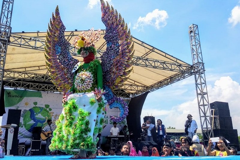 Semen Gresik kampanyekan daur ulang sampah plastik