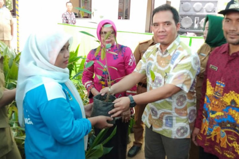 GGP bagikan 200 bibit durian