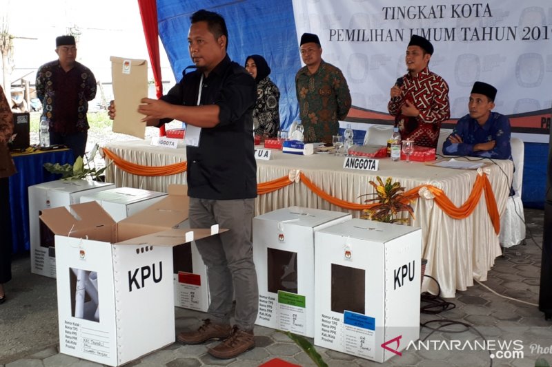 DKPP rehabilitasi ketua KPU - Bawaslu terkait Bupati Mandailing Natal