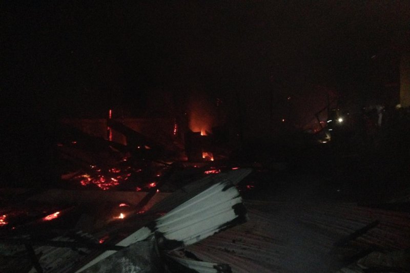 Kantin SMPN I Kolaka Terbakar