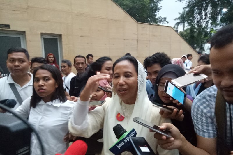 Menteri BUMN sebut harga tiket pesawat Garuda masih normal