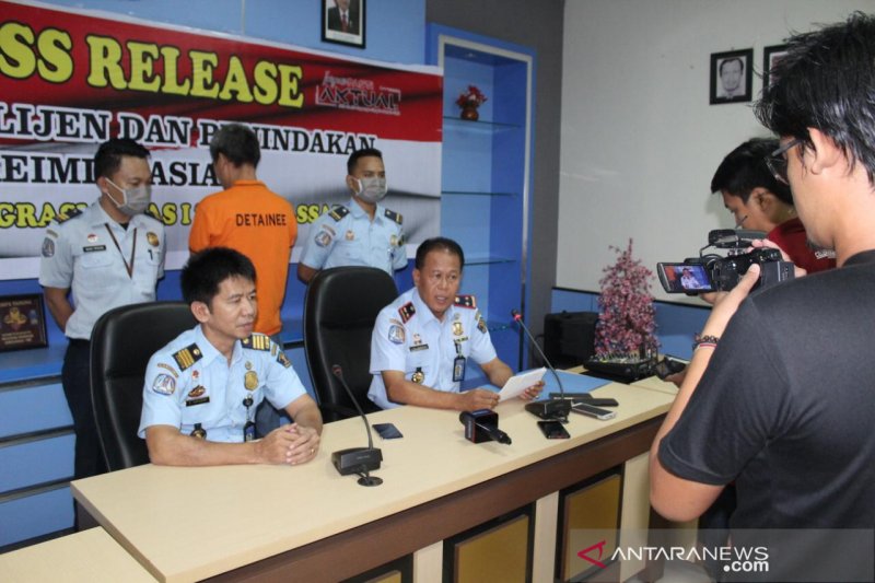 Imigrasi Makassar deportasi seorang WNA China