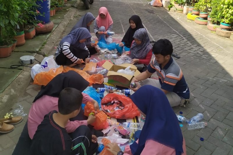 Ecobrick, langkah kecil mahasiswa GenBI Sulsel lestarikan bumi