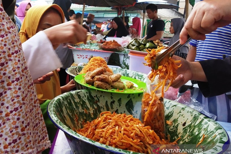 Berburu kuliner tradisional di pasar pabukoan Batusangkar