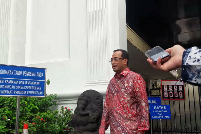 COVID-19 Task Force chief performs Eid prayers at BNPB Building