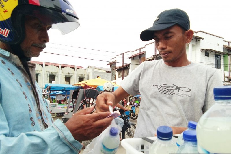 Air nira pilihan segar saat berbuka puasa di Lhokseumawe
