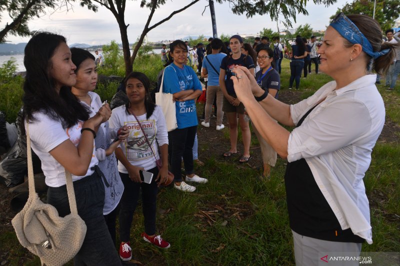 AKSI BERSIH PANTAI MANADO