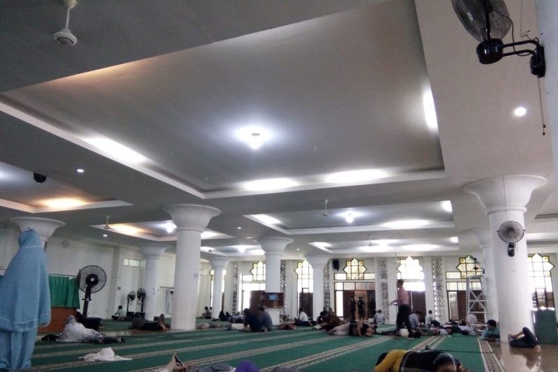 Ramadan, Masjid Nurul Iman tempat istirahat favorit bagi warga Padang