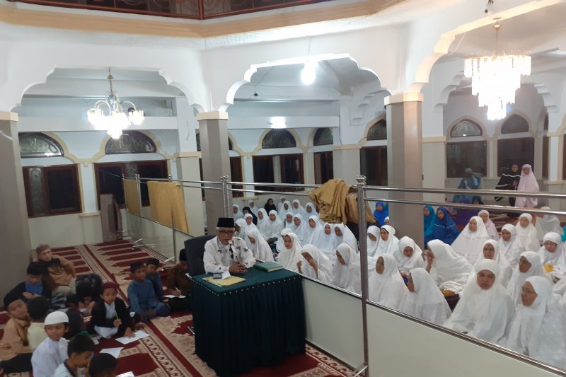 Legislator ajak orang tua sukseskan pemerataan pendidikan