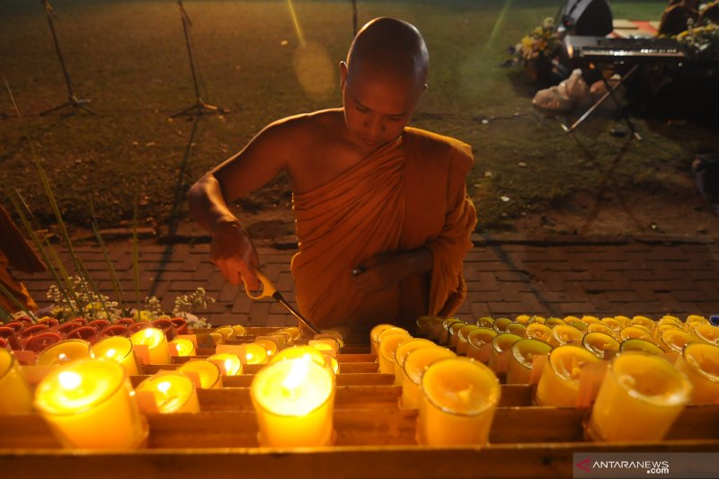 Penyalaan lilin pelimpahan jasa