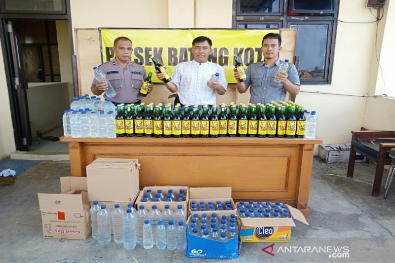 Polres Batang amankan ratusan botol minuman beralkohol