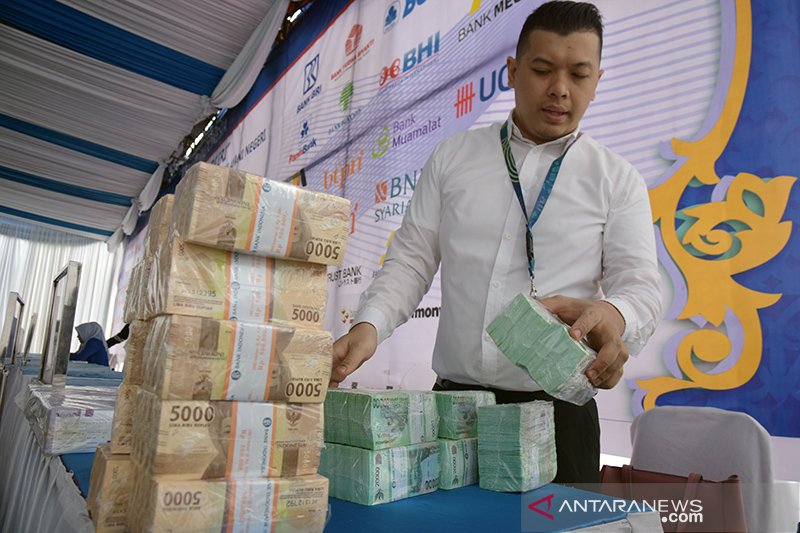 Penukaran Uang untuk Lebaran di halaman Kantor Gubernur Riau