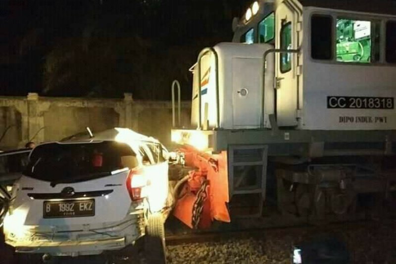 Kecelakaan KA dengan mobil terjadi di palang pintu Purwosari Solo