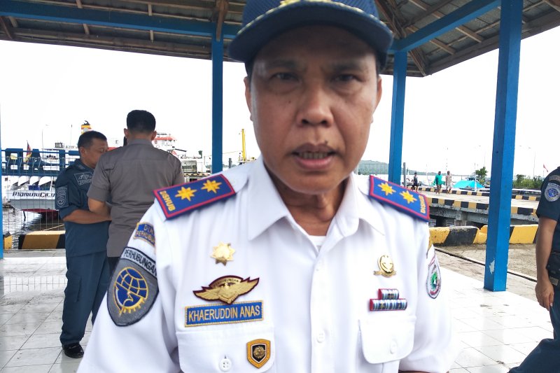 COVID-19 Task Force chief performs Eid prayers at BNPB Building