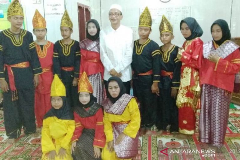 Pertama kalinya, Tim Safari Ramadhan Pesisir Selatan disambut Tari Galombang