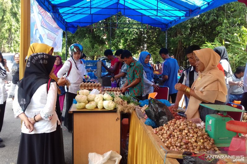 Pemkab Solok gelar pasar murah hasil pertanian ringankan kebutuhan masyarakat