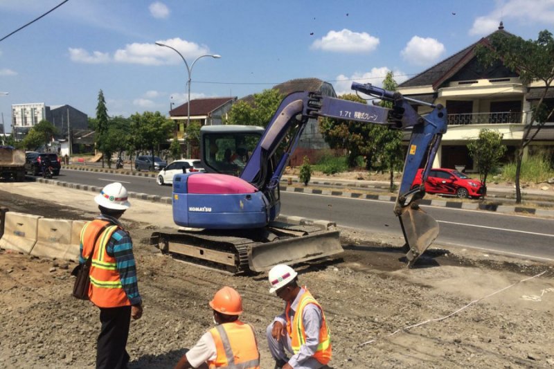 Polisi mengimbau pemudik waspada penyempitan jalan proyek "underpass"