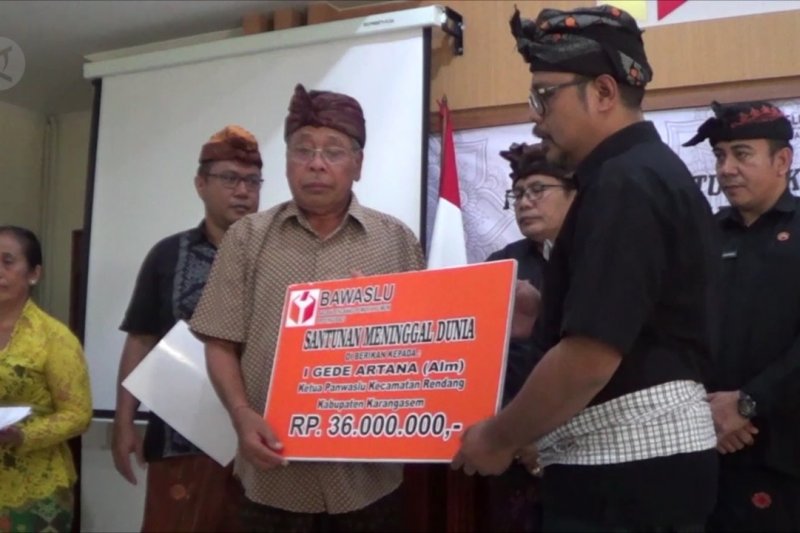 Keluarga petugas pemilu dapat santunan dari Bawaslu Bali