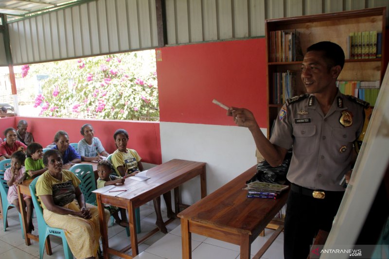 RUMAH MERAH PUTIH DI PERBATASAN INDONESIA-TIMOR LESTE