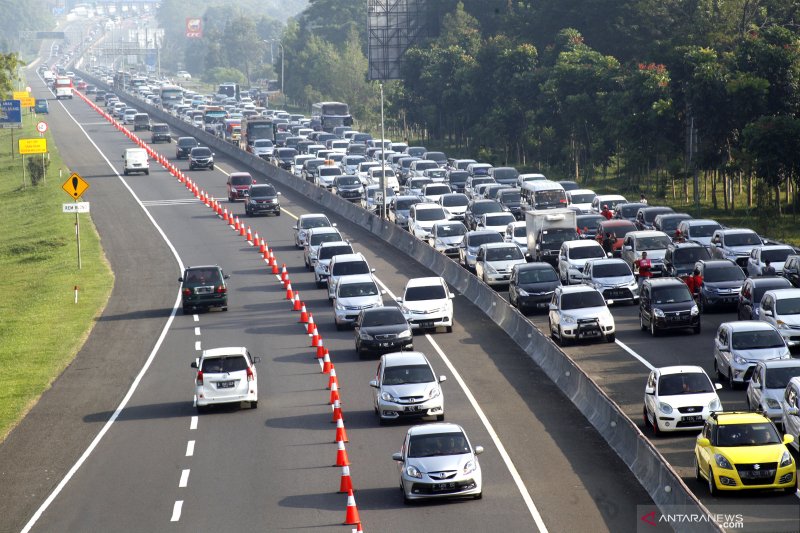 Polisi berlakukan sistem buka tutup dan contraflow menuju kawasan Puncak, Bogor