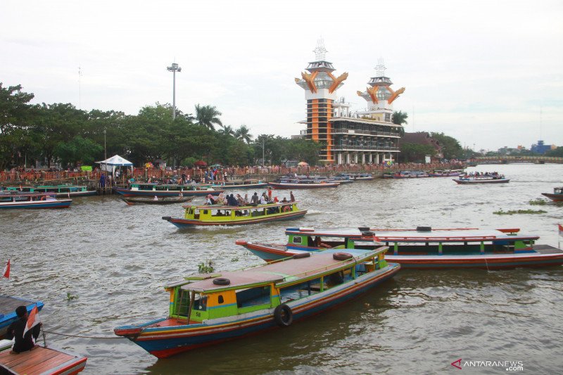 Masyarakat Banjarmasin Gencarkan Wisata Susur Sungai Masyarakat Banjarmasin Gencarkan Wisata Susur Sungai