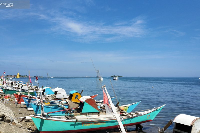 Nelayan Di Takalar Menikmati Libur Lebaran Dengan Bermain