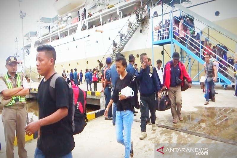 Penumpang arus balik lebaran di Pelabuhan Sampit melonjak