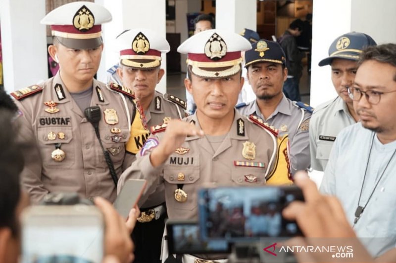 COVID-19 Task Force chief performs Eid prayers at BNPB Building
