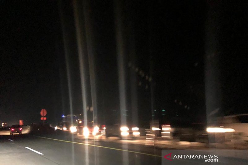 Arus balik masih deras, antrean di "rest area" mengular