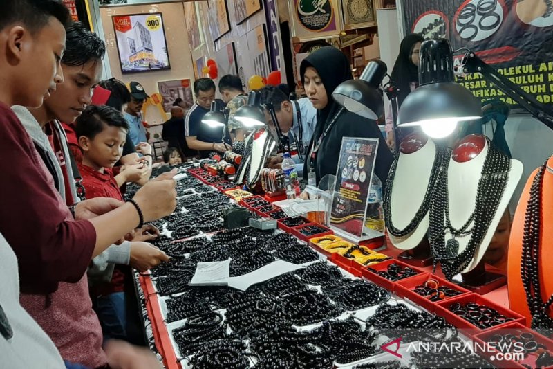 Batu akik "Black Jade" masih menjadi primadona
