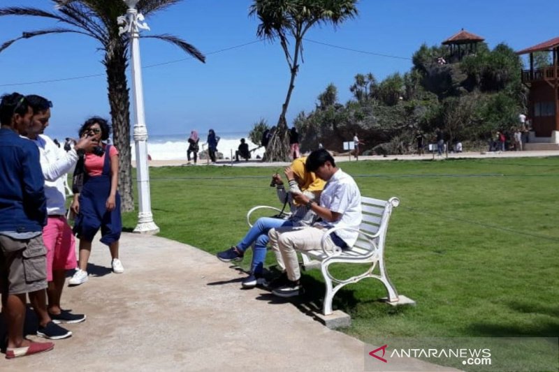 Gunung Kidul mengembangkan Pantai Ngrawe yang "instagramable"