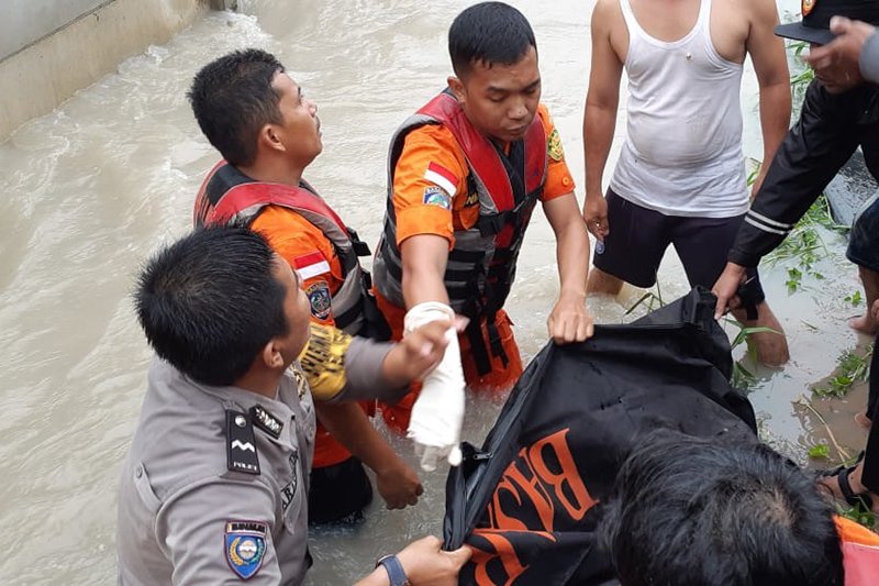 Ironis, korban tewas banjir Pekanbaru adalah pengantin baru