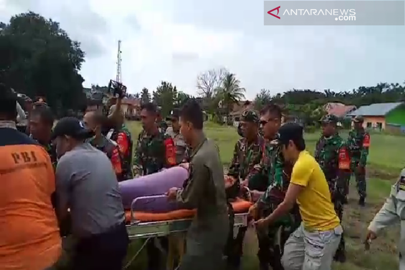 Di Konawe, TNI evakuasi ibu hamil dari daerah terisolasi banjir
