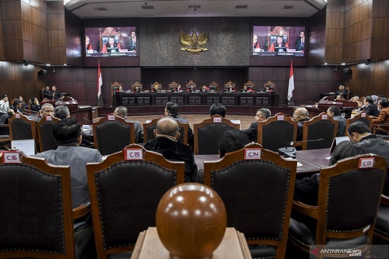 Sidang pembacaan putusan sengketa pilpres dibuka oleh Ketua MK
