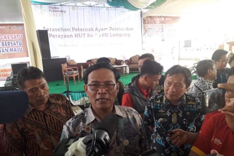 Dirjen Peternakan Beri Sertifikat Nkv Enam Peternak Ayam Lampung