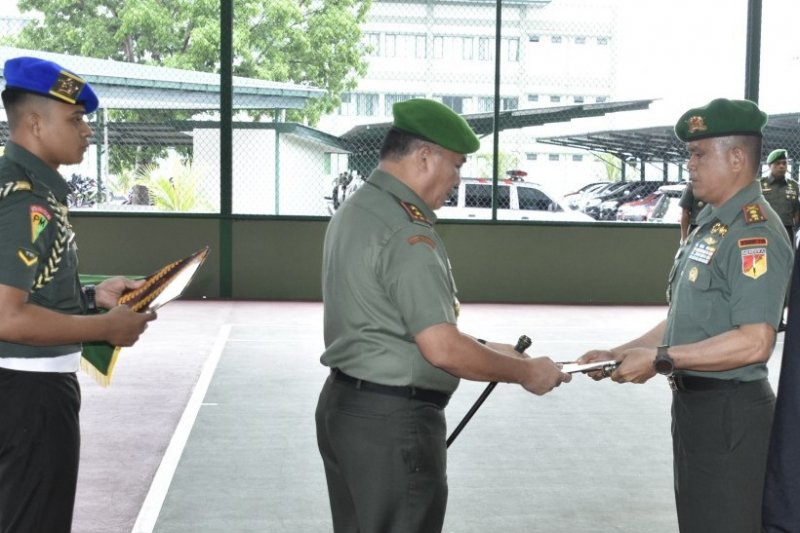 Yonif 711/Raksatama Palu terima dua penghargaan HUT Kodam
