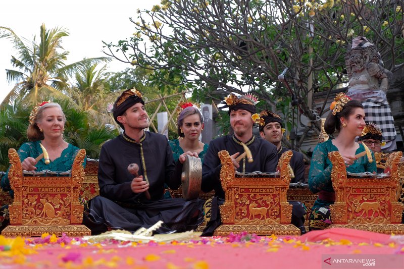 Tunas Mekar asal Amerika meriahkan Pesta Kesenian Bali ke-41