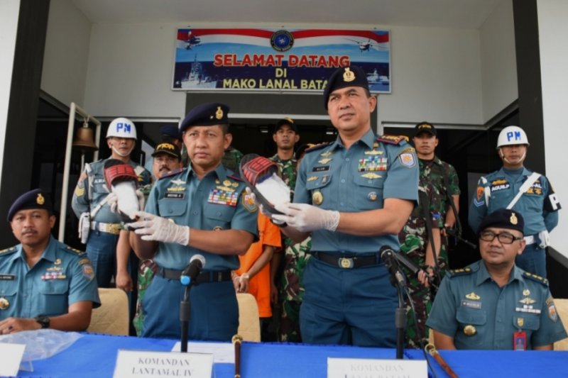 TNI AL berhasil amankan sabu 204 gram di dalam sandal seorangTKI