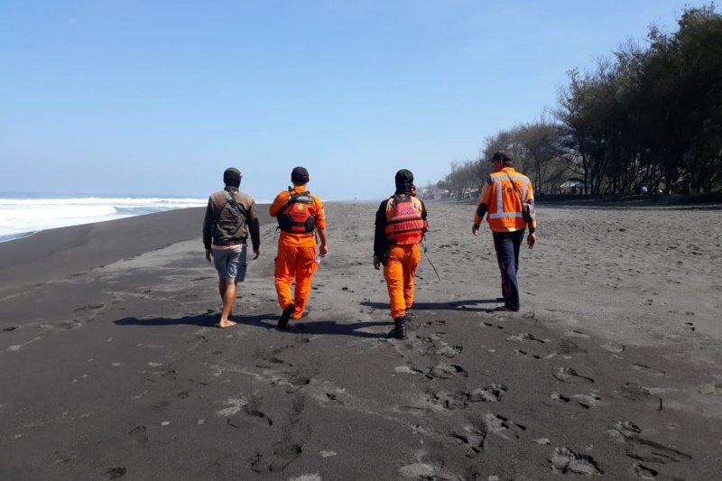 Pencarian legenda Persis yang terseret ombak Pantai Srandakan dilanjutkan