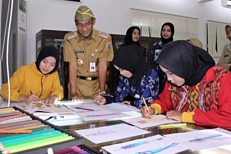 Bupati Tamzil dorong lulusan SMK berwirausaha