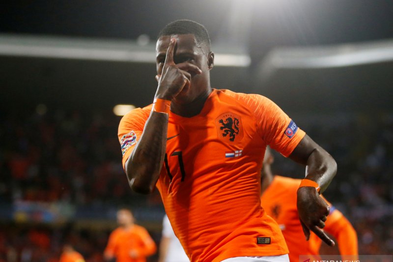 Ajax gaet Quincy Promes dari Sevilla