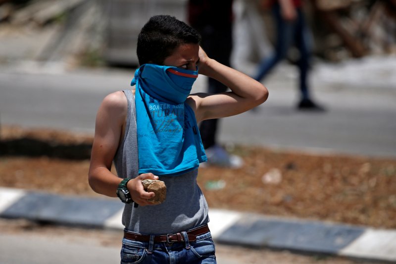 Anak remaja termasuk 12 orang Palestina yang ditahan di Tepi Barat